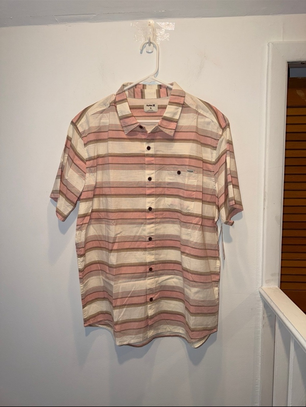 Hurley Men’s One and Only Lido Stripe Short Sleeve Shirt. Size XL (NWTS)